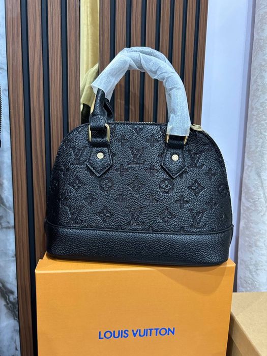 В наличии все сумки