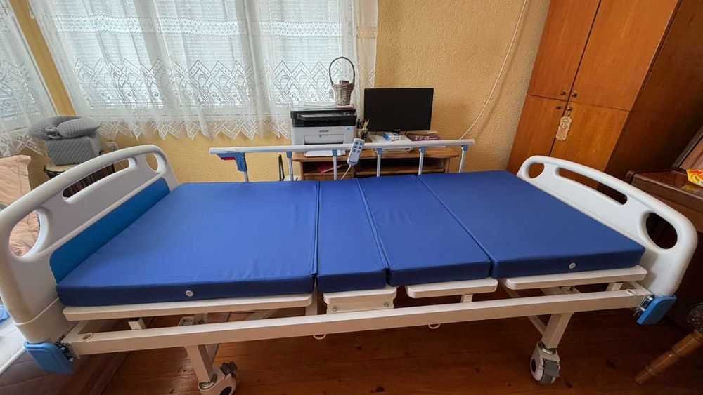 Неизползвано електрическо болнично легло