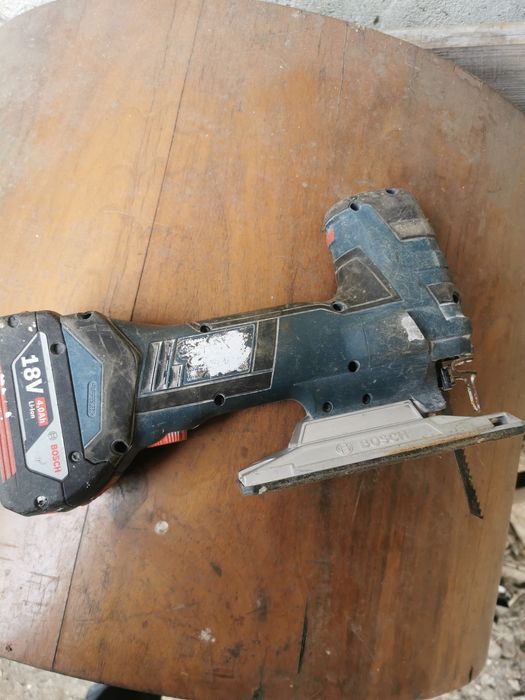 De vânzare un fierăstrău bosch