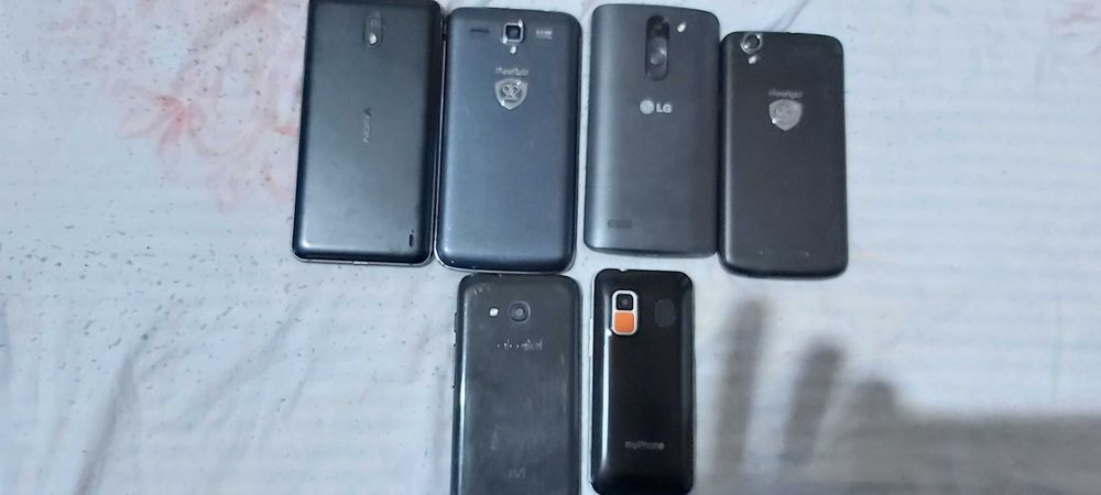 Продавам шест броя мобилни телефони без зарядни