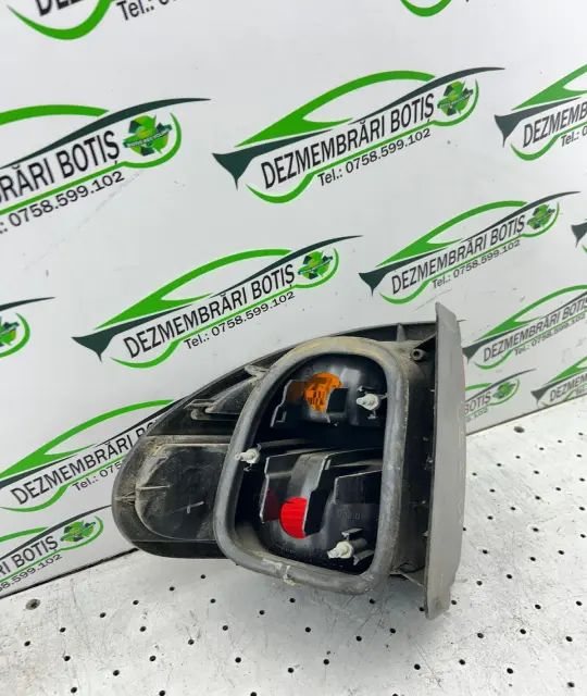 Lampa / Tripla stop dreapta pe aripa 7700420123 7700420123 Renault