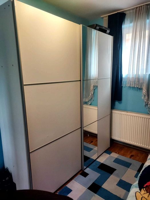 Vand mobila in stare buna