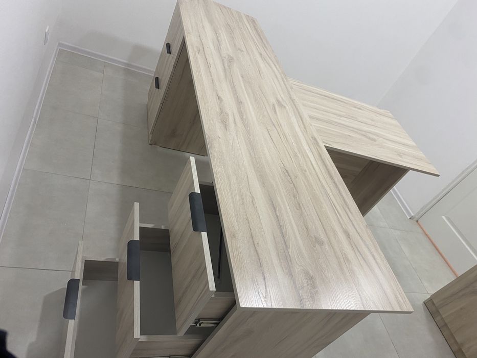 Стол рабочий в хорошом состояние