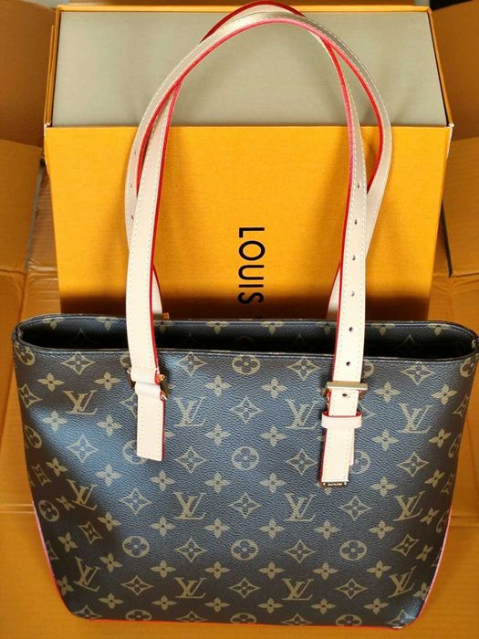 Louis Vuitton Дамска Чанта Практична и Шик с Асиметрични Дръжки