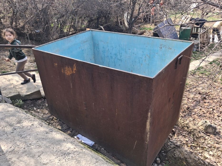 Продается железный бассейн