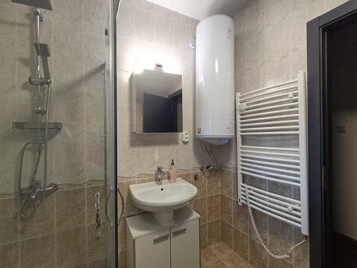 Дава се под наем Къща в Варна, Морска градина - 100 кв.м за 663 € - Снимка #10