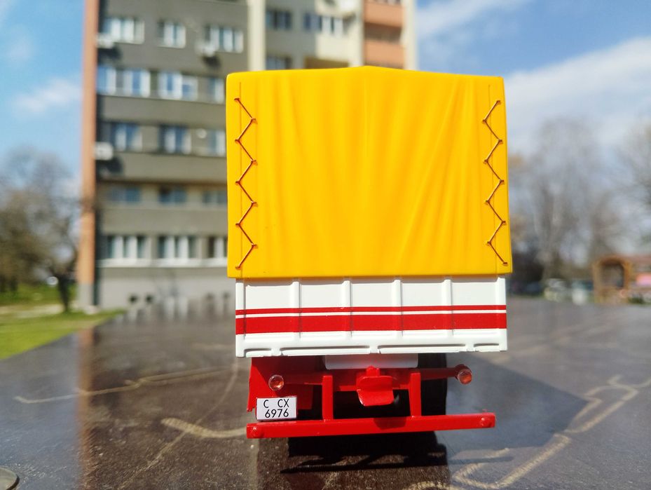 Модели-играчки на камиони в мащаб 1:43