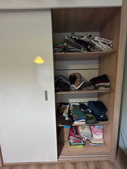 Гардероб с плъзгащи врати