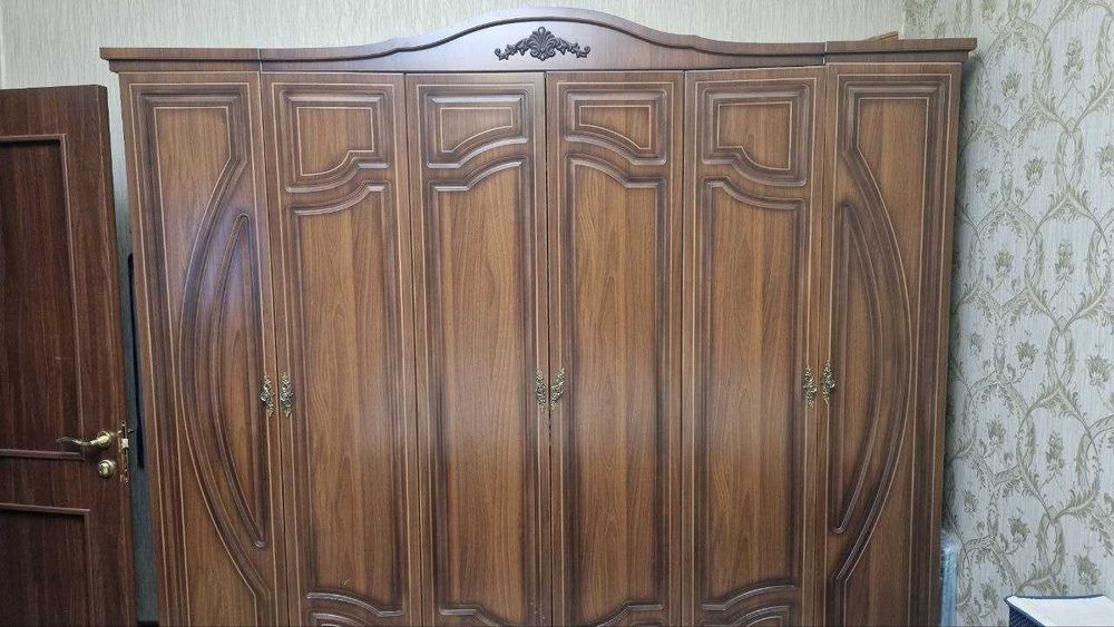 Продается спальный гарнитур