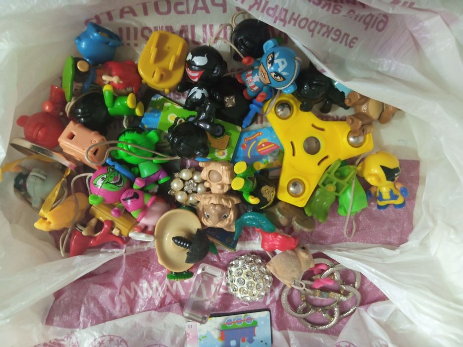 Игрушки, конструкторы, мозайки, пазлы