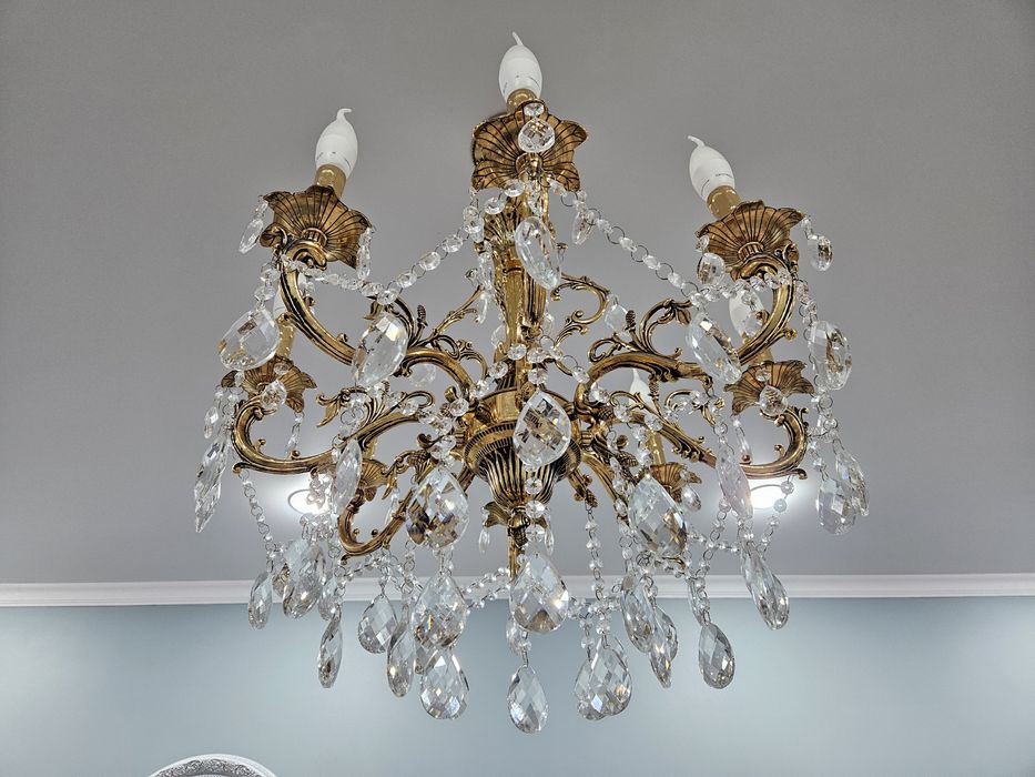 Продам люстру в гостинную