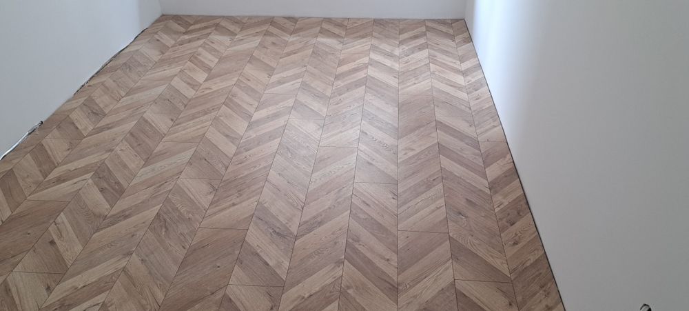 Монтаж ламиниран паркет и КУБУ первази