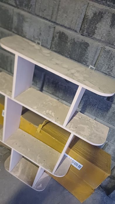 Полка для книг и декора