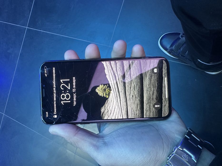 Iphone x srochna sotiladi