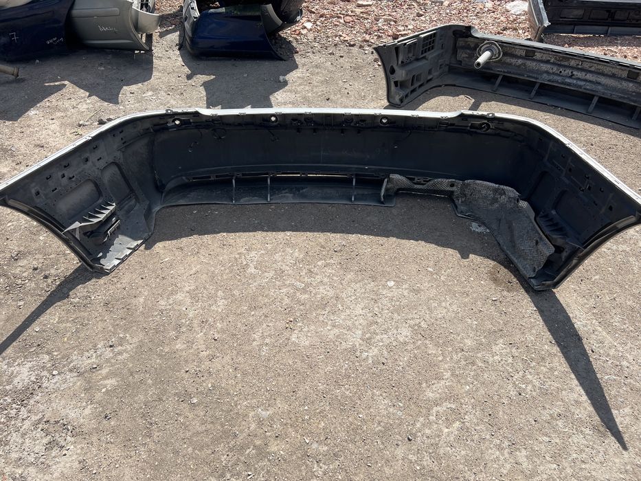 Задний бампер бмв Е65 оригинал с парктрониками