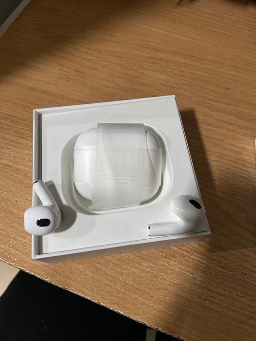 Слушалки AirPods 3