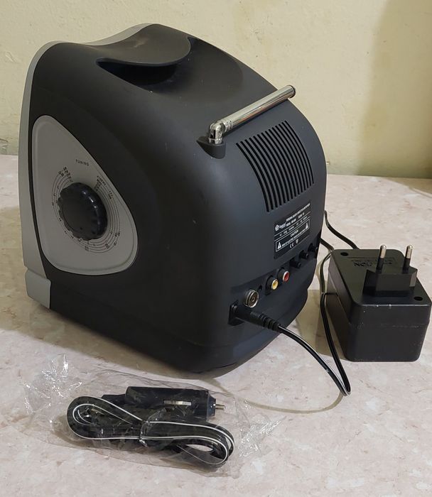 Телевизор SAMSUNG 32" и мини телевизор с радио