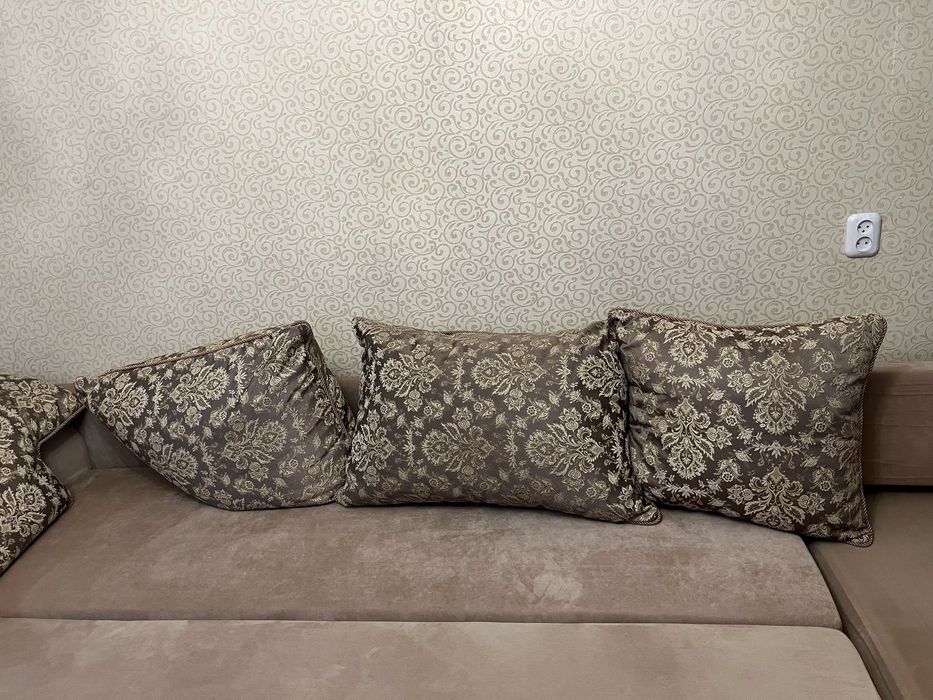 Продаётся угловой диван в отличном состоянии