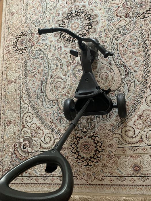 Трехколесный велосипед