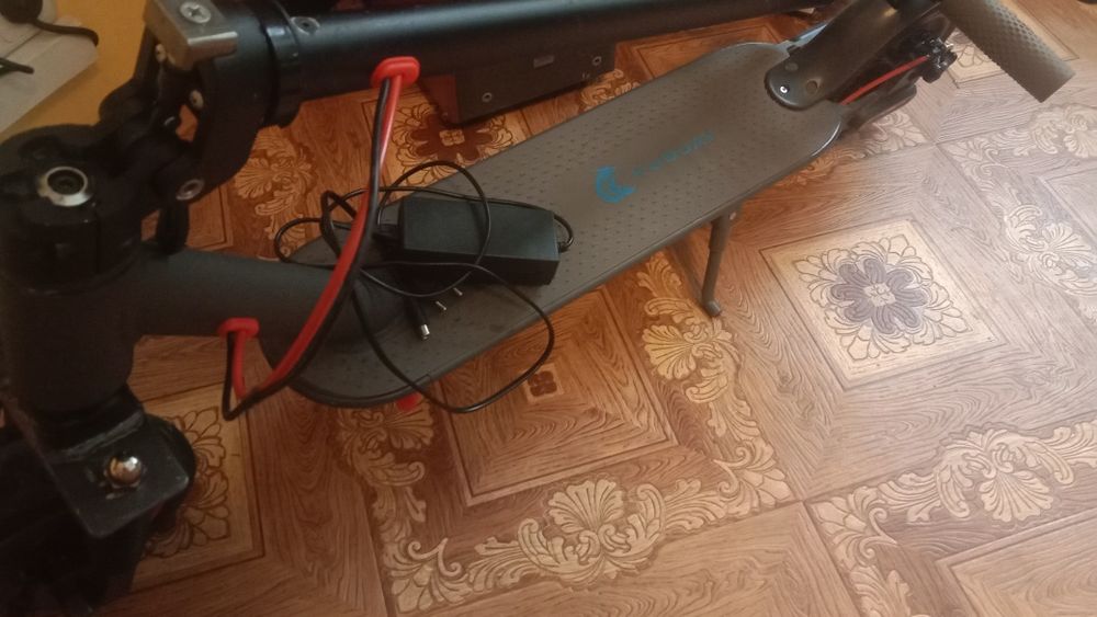 Электросамокат ему 2месяца