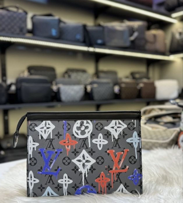 Чанти Louis Vuitton / плик/ несесер/Louis Vuitton