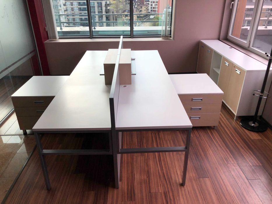 Офис мебели - конферентна маса, бюра с контейнери, бенч, столове и др.