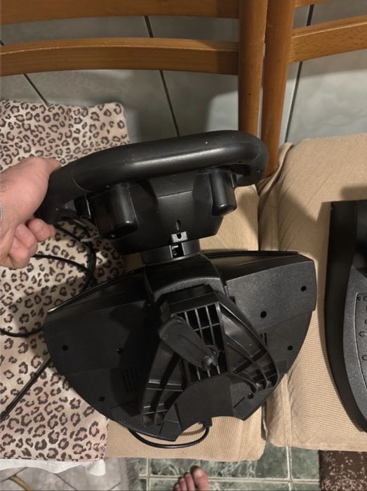 Volan Thrustmaster in stare perfecta