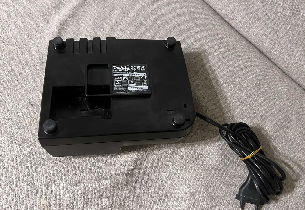 Incarcator Makita DC18SD 7.2V 18V original stare buna