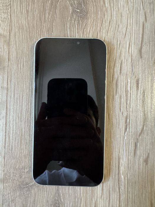 iPhone 12 в отличном состоянии