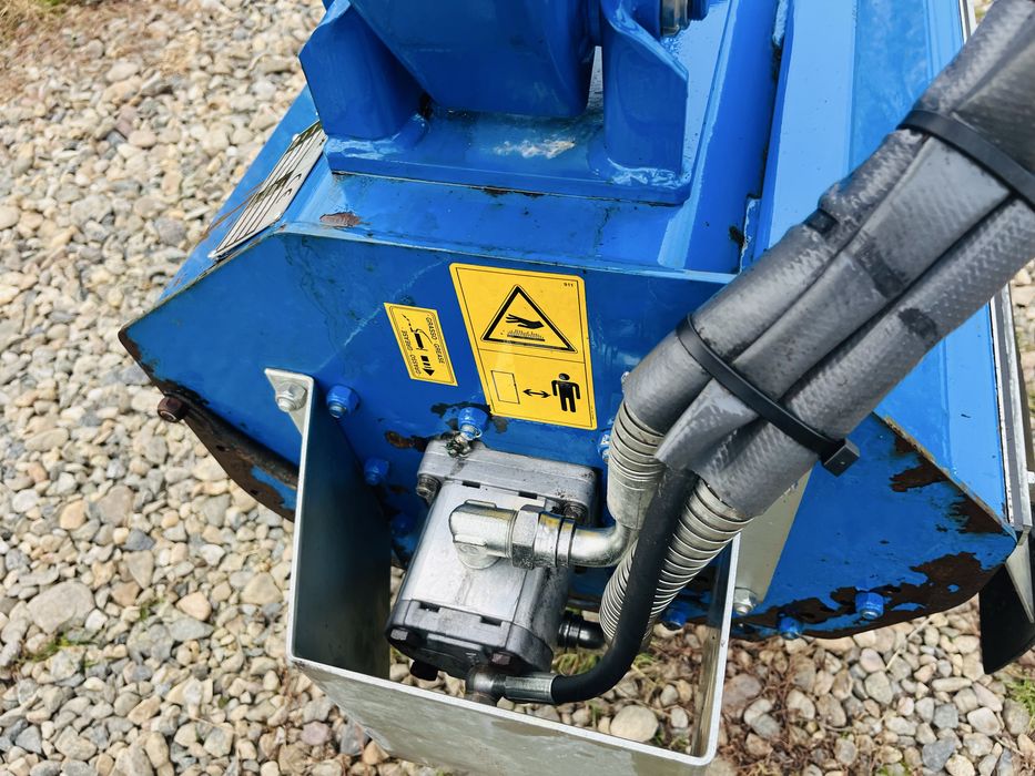 Tocator de resturi vegetale hidraulic cu brat extensibil, 2 pompe