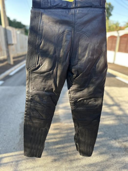 Мото панталони и гащеризони.