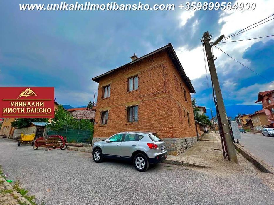 Масивна двуетажна къща за продажба в град Банско