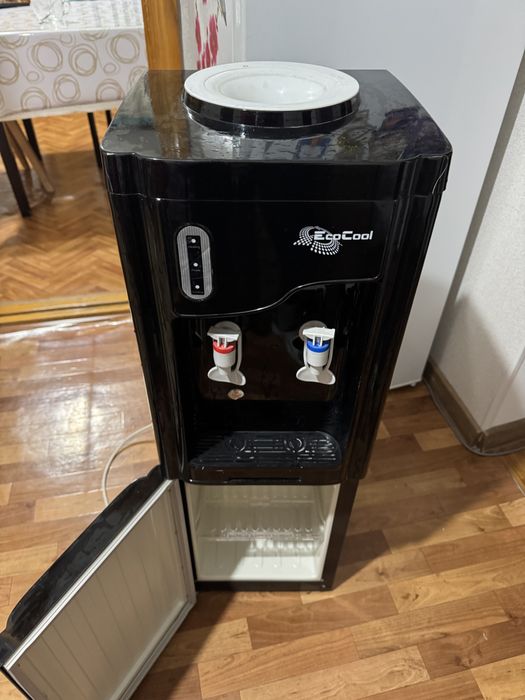 Продам диспансер (кулер)