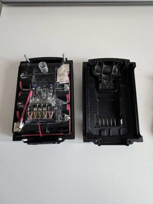 Carcase de schimb pentru baterii Dewalt  18v 5ah
