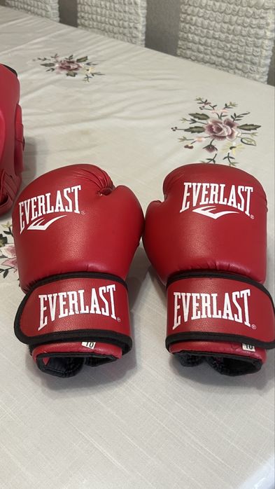 Продам комплект шлем+перчатки