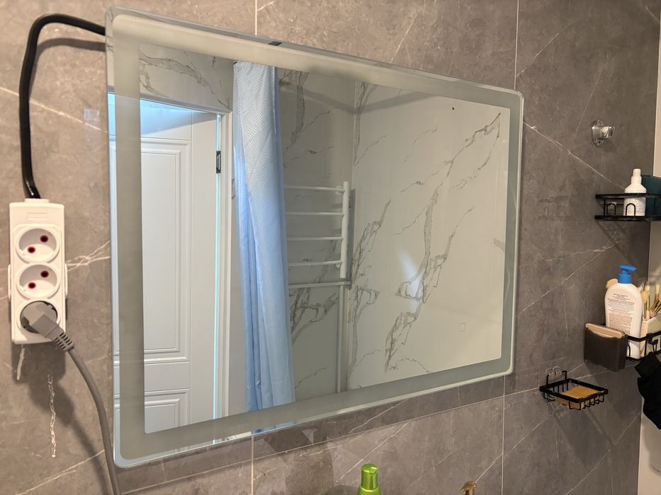 Продается зеркало и шкаф с раковиной в хорошем состояни.