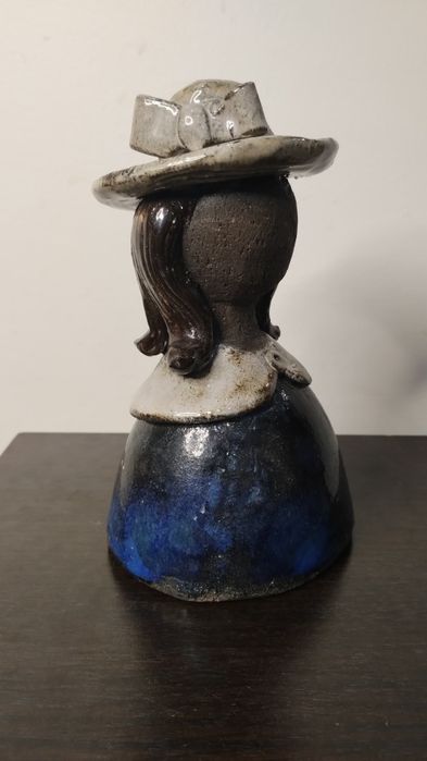 Керамична фигурка – камбанка, ръчна изработка. Арт керамика.