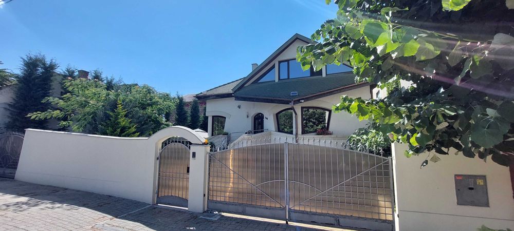 Vilă/casă modernă Pârneava