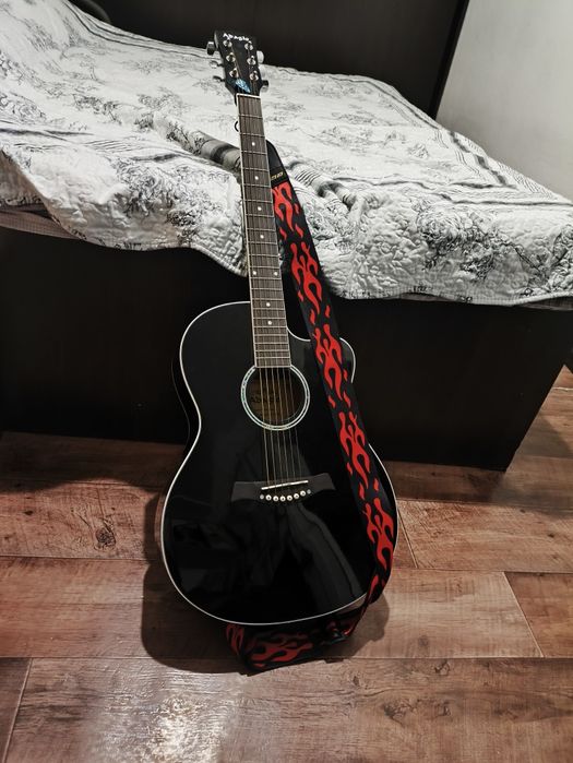 Гитара в отличном состояние