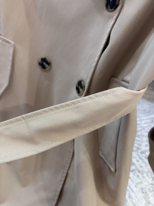 В продаже тренч