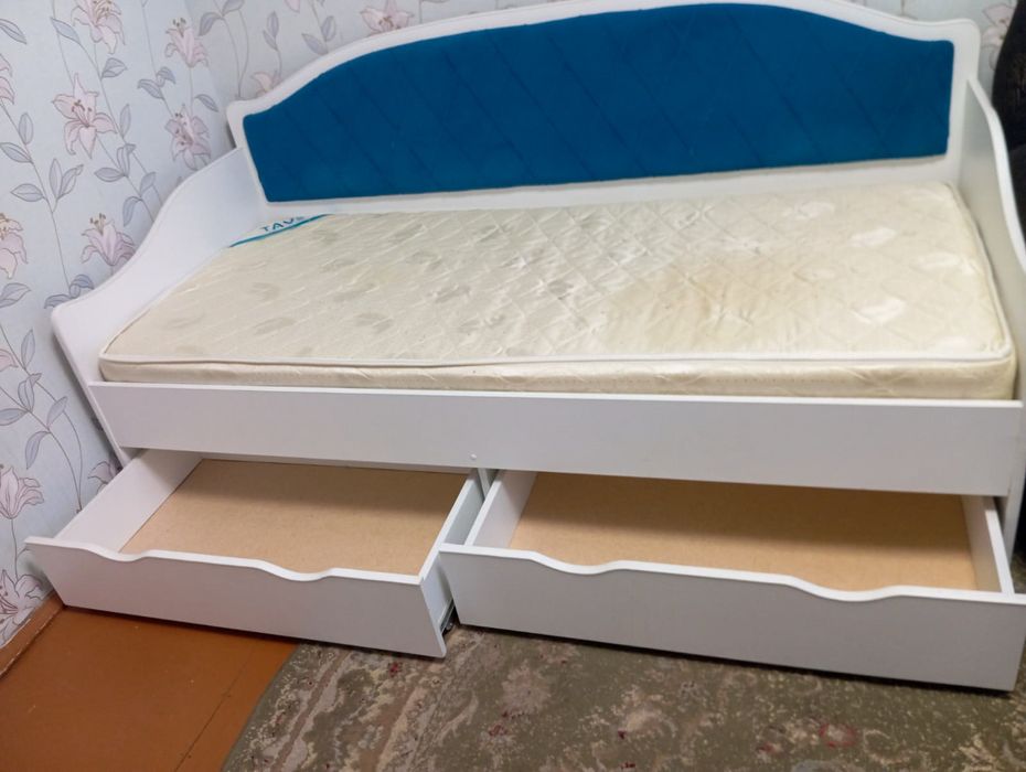 Диван кровать ,подростковая