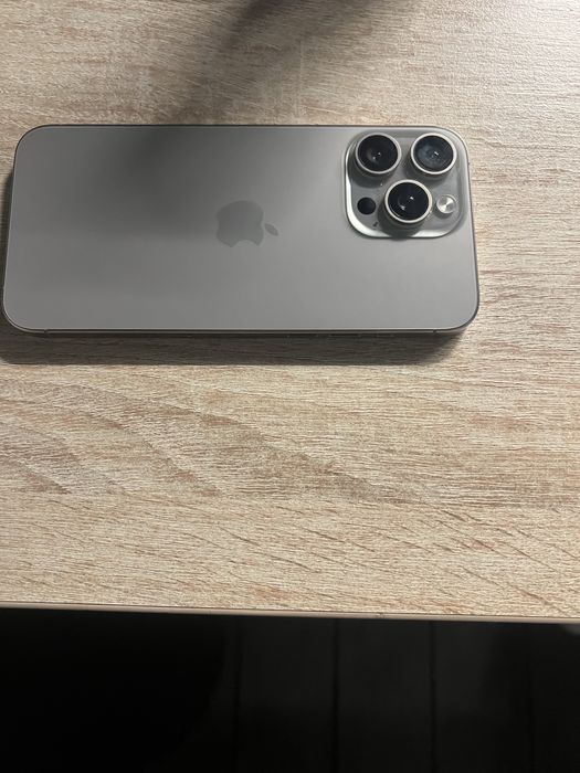 Se vinde iphone 15 pro max