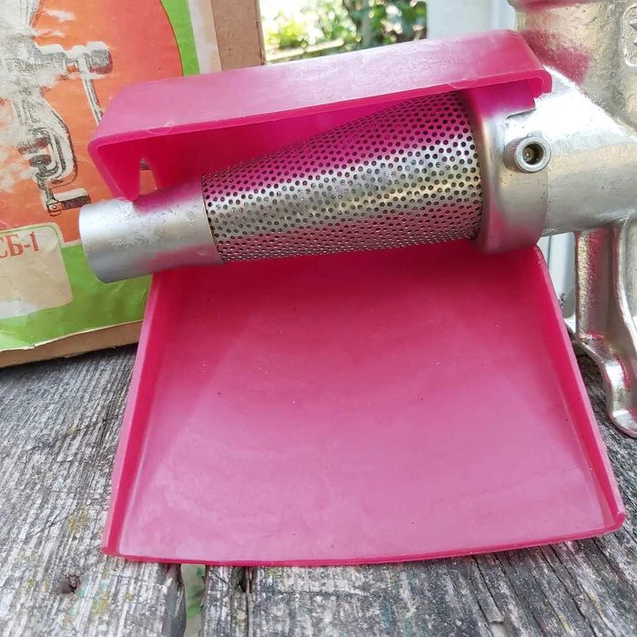 Механическая шнековая чугунная соковыжималка (СССР) 70-80 г.