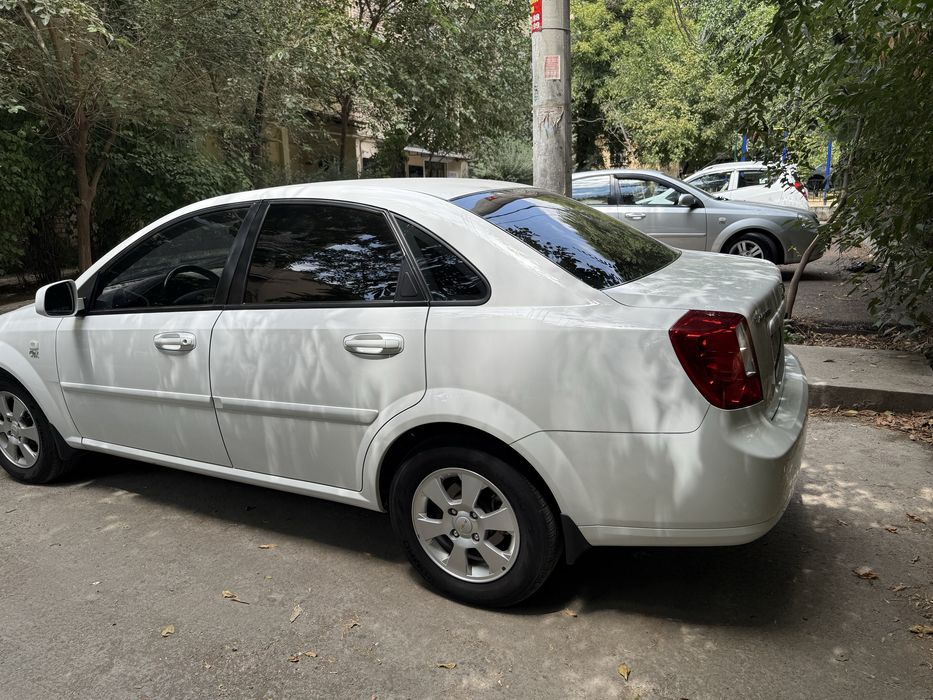 Chevrolet Gentra, 1 позиция Газ-бензин
