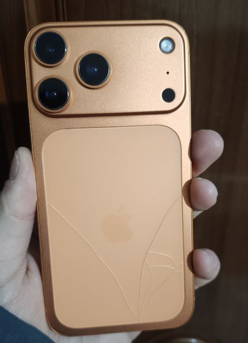 Iphone 11 rangi Orange 128 , 17 Pro taqilgan