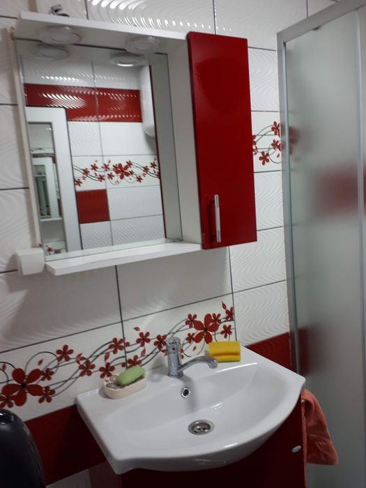 Vând garsoniera zona  tineretului  mobilata parțial 27 m3