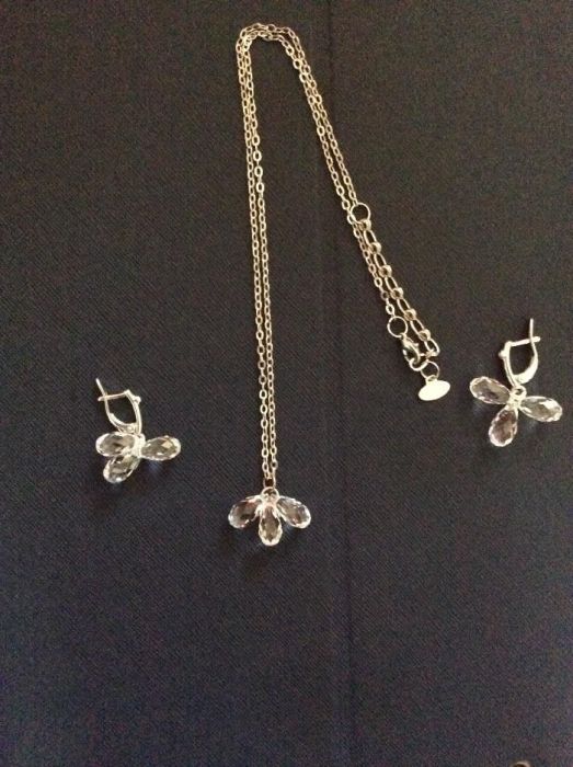 Колие и обици с камъни Сваровски