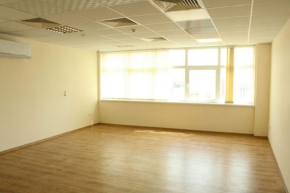 Цял офис етаж в Гара Искър – светъл, гъвкаво разпределение, близо до