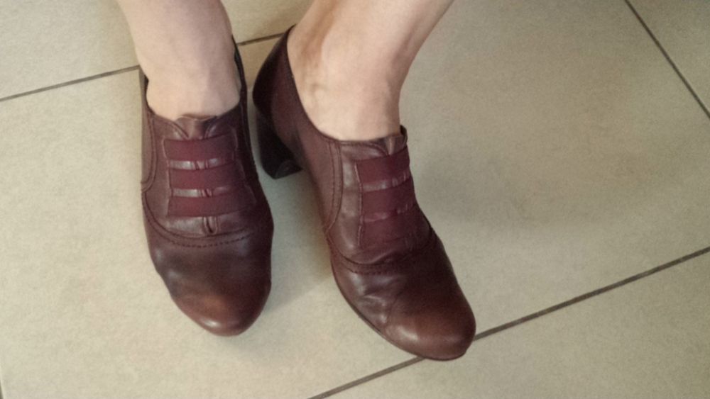 Botine 42 piele. Dama. Culoarea bordo