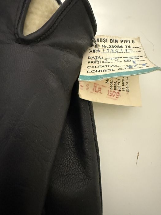 Manusi vintage comuniste